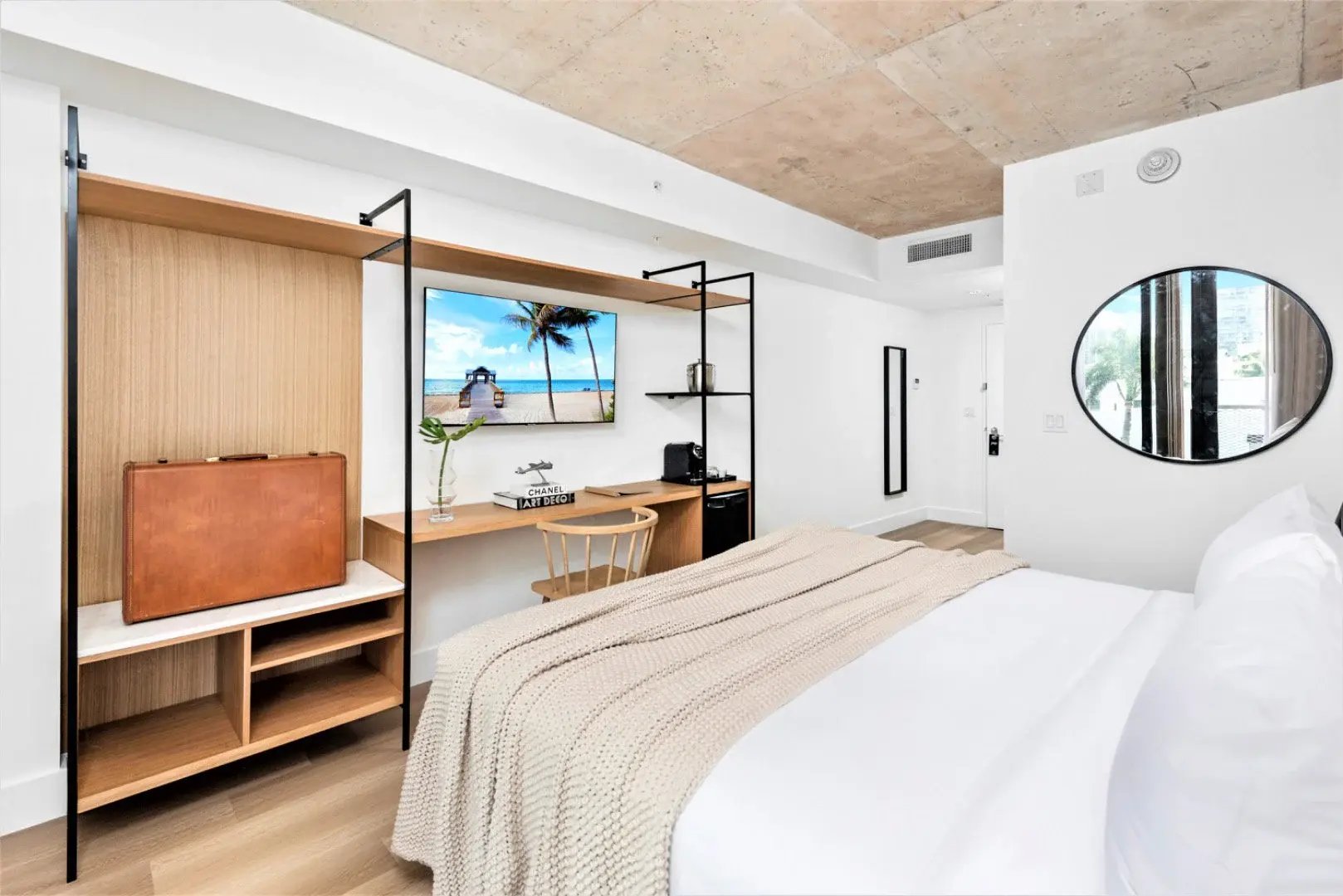 CLUB KING ROOM WITH BALCONY