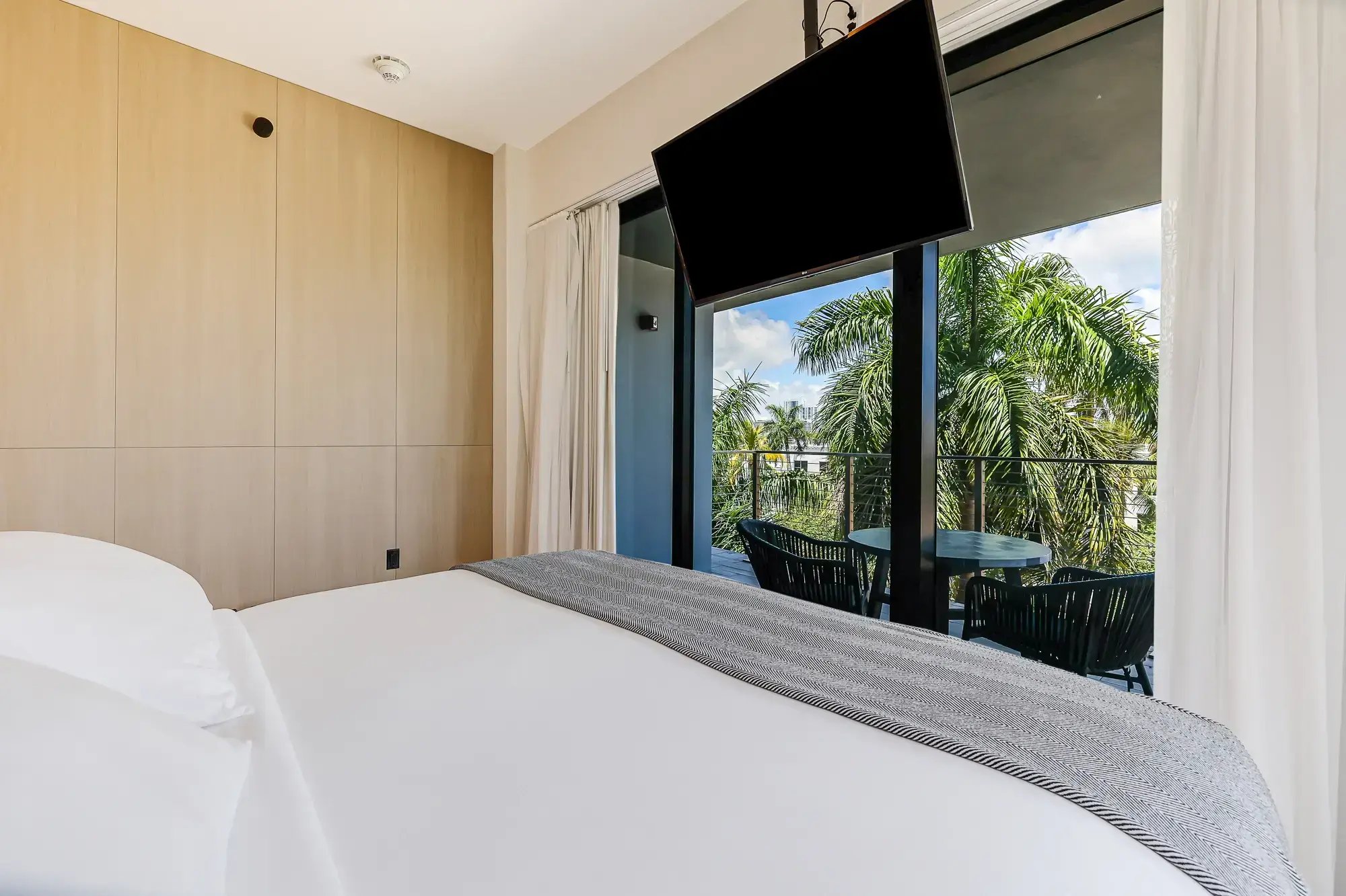 CORNER ROOM WITH BALCONY
