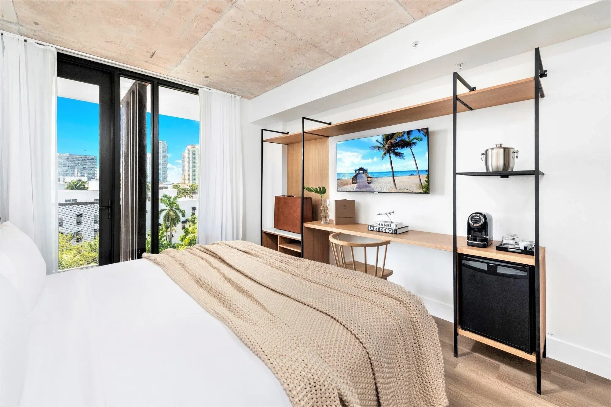 Club King Room