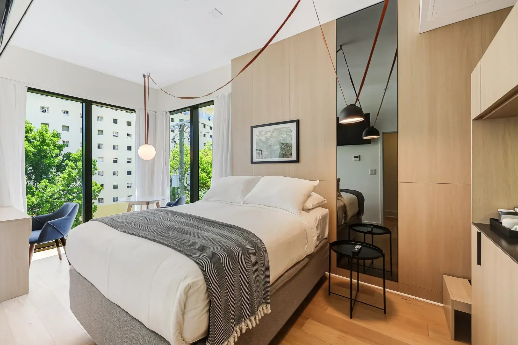 STUDIO QUEEN ROOM